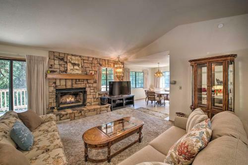 Cabin With Pool Table Less Than 1 Mi To Lake Gregory!