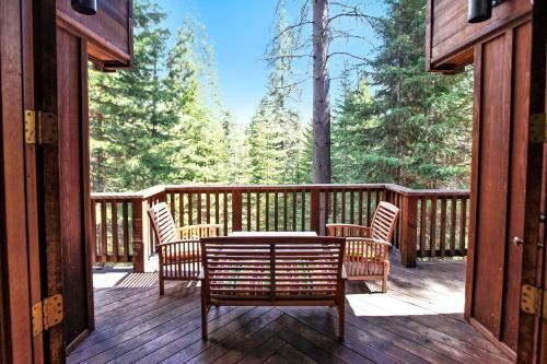 Little Ahwahnee Inn Holiday Home - 2br/2.5ba