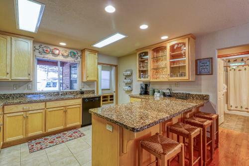 4 Bed 3 Bath Vacation Home In Dorrington