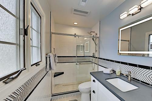 Lagoon-view Beach Getaway With Chef's Kitchen Home