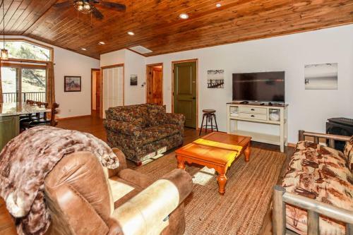 Snow Crest Cabin - 1909 By Big Bear Vacations