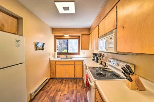 Quiet Home With Graeagle Meadows Golf Course View!