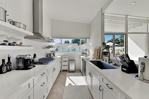 Modern Masterpiece With Private Heated Pool & Spa Home