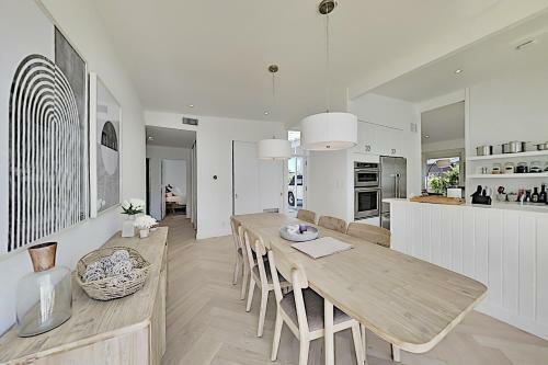 Modern Masterpiece With Private Heated Pool & Spa Home