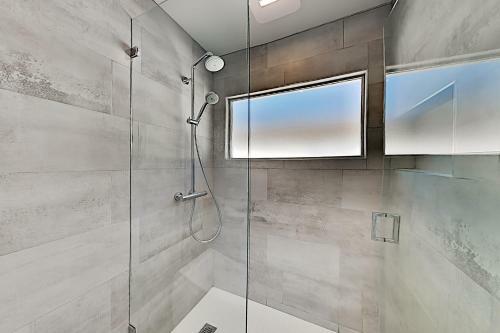 Modern Masterpiece With Private Heated Pool & Spa Home
