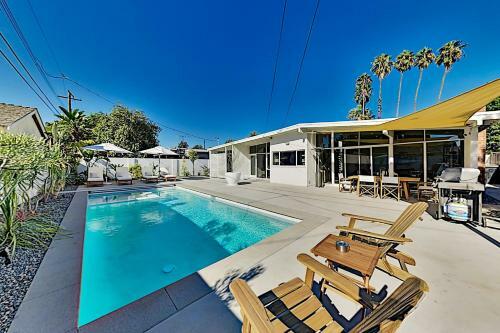 Modern Masterpiece With Private Heated Pool & Spa Home