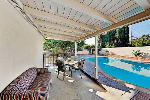 Spacious & Private Retreat - Backyard Pool Oasis Home