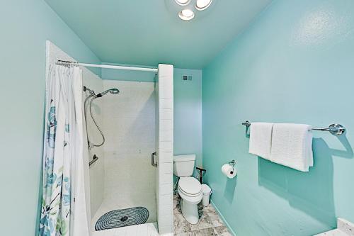 Spacious & Private Retreat - Backyard Pool Oasis Home
