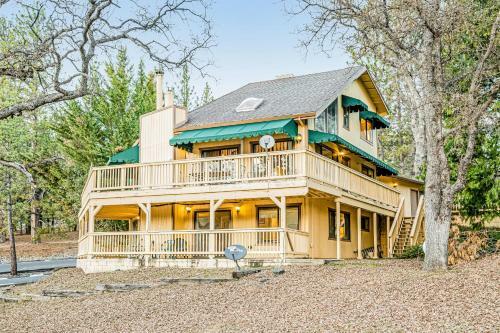 Luring Lakefront Landing