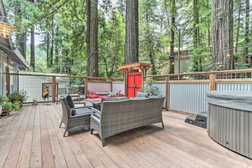 Redwoods Treehouse Across From The Russian River!