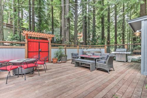 Redwoods Treehouse Across From The Russian River!
