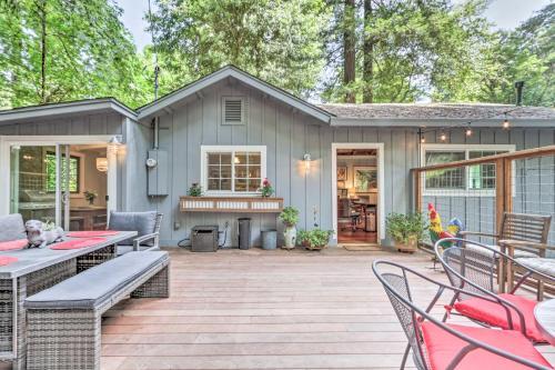Redwoods Treehouse Across From The Russian River!
