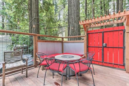 Redwoods Treehouse Across From The Russian River!