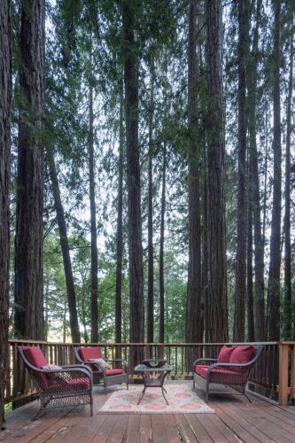 Treehouse Hideaway