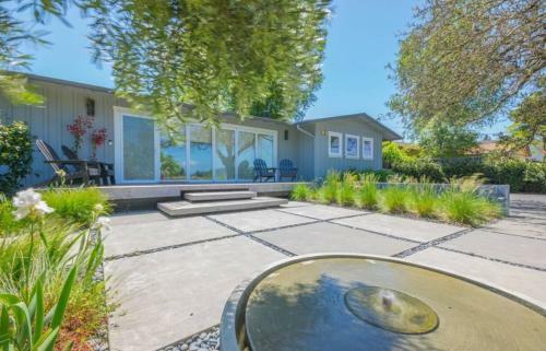 Private Vineyard Haven - Firepit & Outdoor Oasis Home