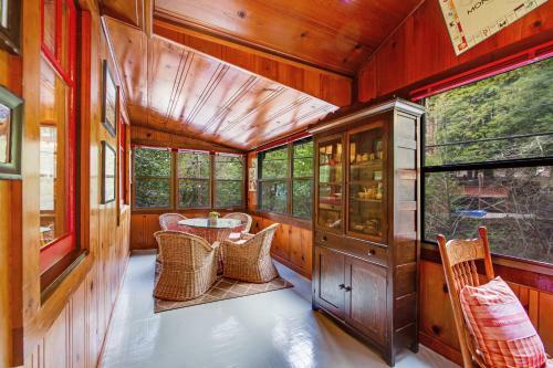 White Rock Lodge