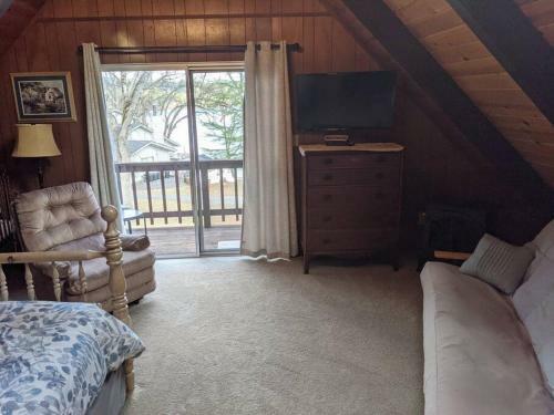 Cozy Cabin On The Cove