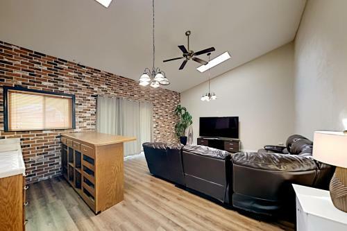 Relaxing Retreat - Big Patio - Walk To Parks Home