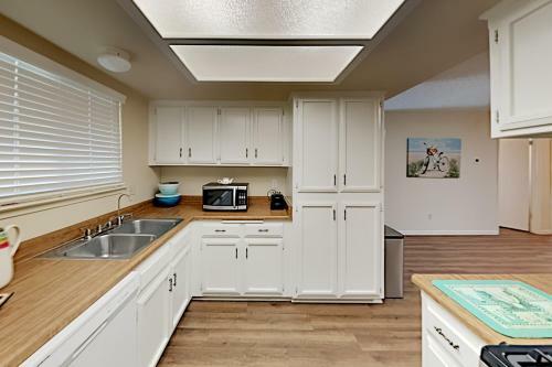 Relaxing Retreat - Big Patio - Walk To Parks Home
