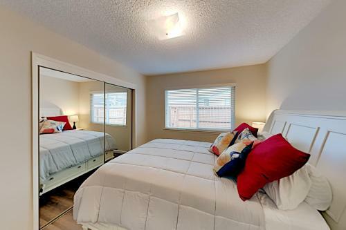 Relaxing Retreat - Big Patio - Walk To Parks Home