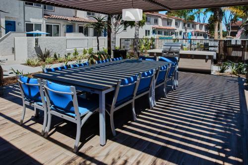 Townhouse Minutes From The Beach!