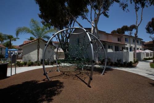 Townhouse Minutes From The Beach!