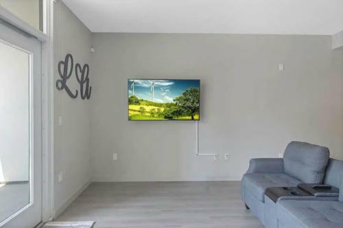 1bed 1bath High Rise With A Downtown View