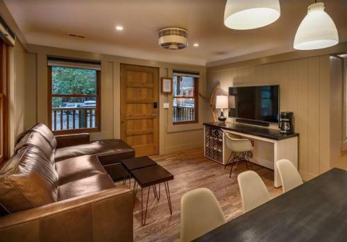 Cedar Crest - Sparrow Cottage 1