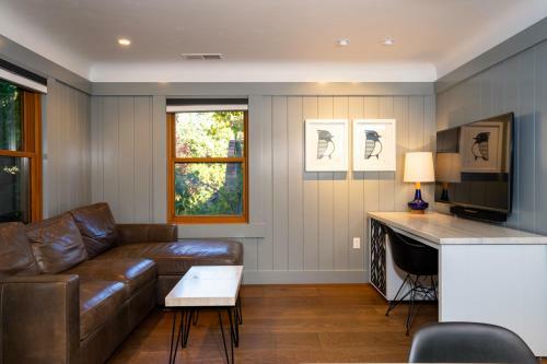 Cedar Crest - Stellar's Jay Cottage 4