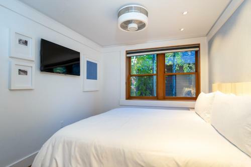 Cedar Crest - Stellar's Jay Cottage 4