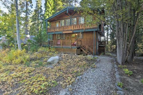 Treetop Chalet In Chambers Landing With Shuttle