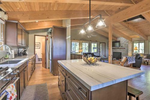Treetop Chalet In Chambers Landing With Shuttle
