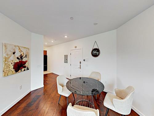New Listing! Glam Hollywood Apartment With Balcony Apts