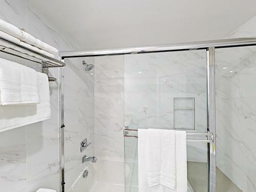 New Listing! Glam Hollywood Apartment With Balcony Apts