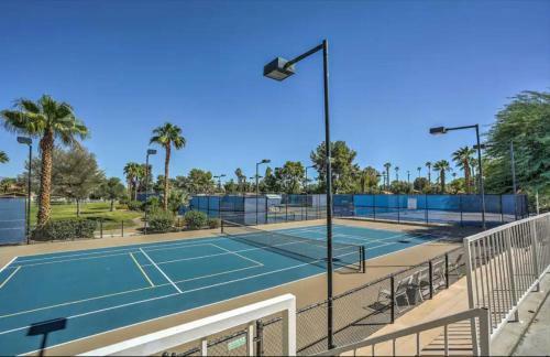 Top Rated 5 Star Getaway Bbq Pool Spa 2br