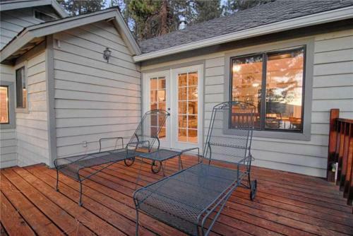 Lake View Cottage (home)