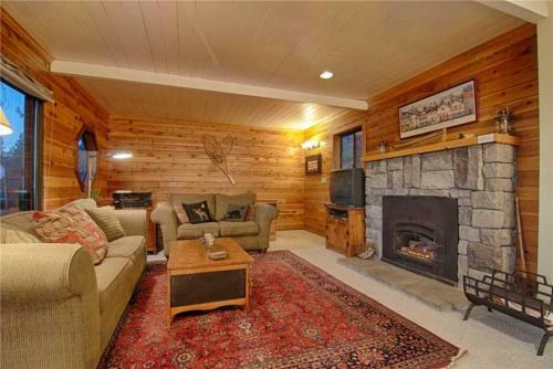 Lake View Cottage (home)