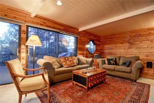 Lake View Cottage (home)