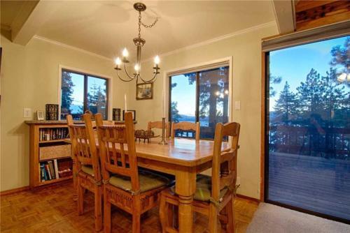 Lake View Cottage (home)