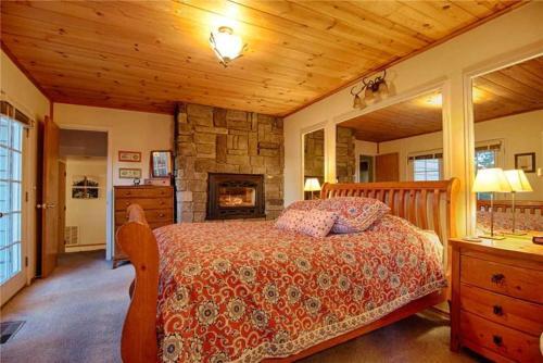 Lake View Cottage (home)