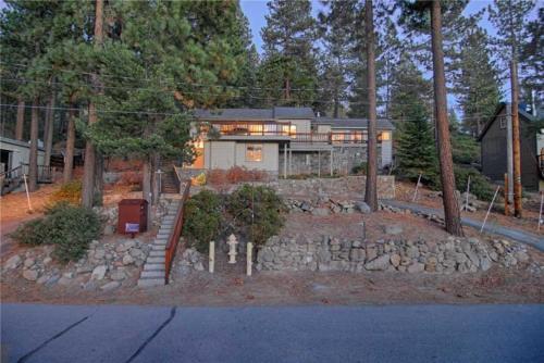 Lake View Cottage (home)