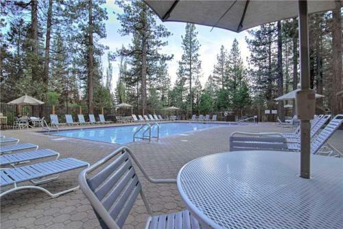 Vidor Village II (condo)