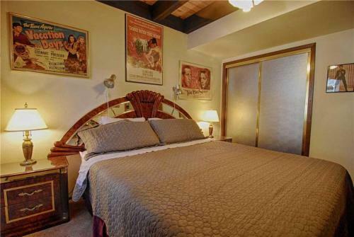 Vidor Village II (condo)