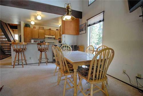Vidor Village II (condo)