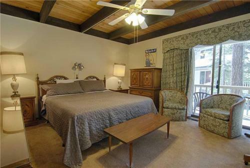 Vidor Village II (condo)