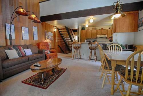 Vidor Village II (condo)