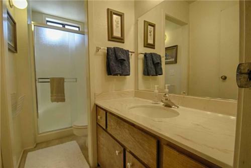Vidor Village II (condo)