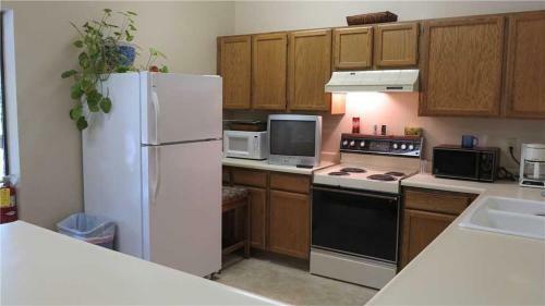 Vidor Village II (condo)