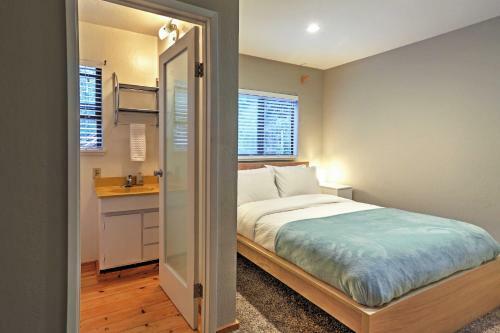 Bright Kings Beach Home With Deck Walk To Lakefront