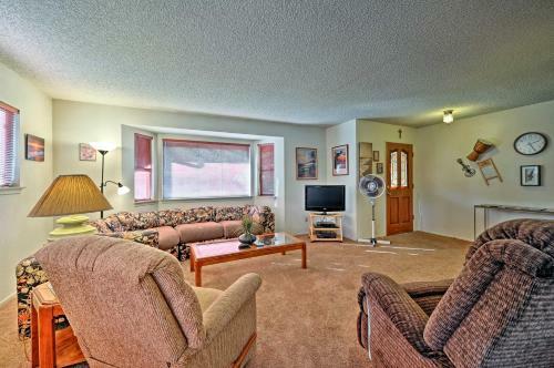 Kernville Home In Great Location With Views And Patio!